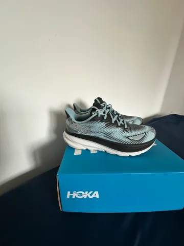 Used Hoka Clifton 9 GTX bike — image 3 of 7