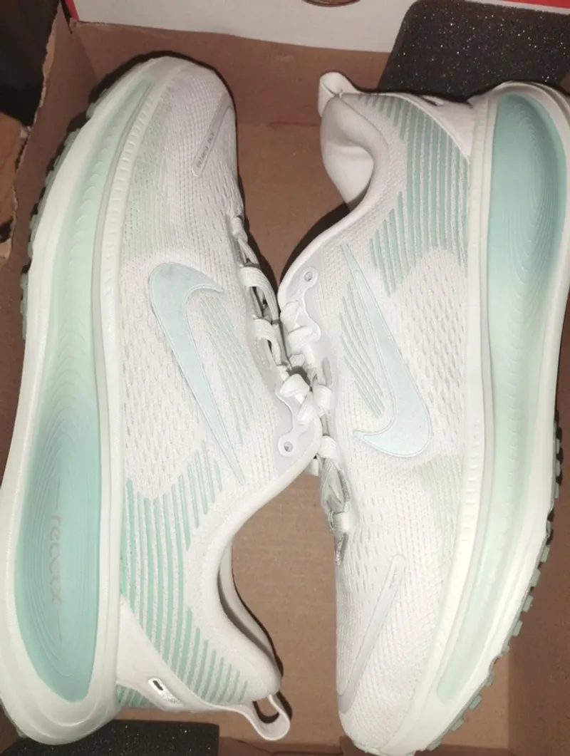Used Nike Vomero 18 Running Shoes