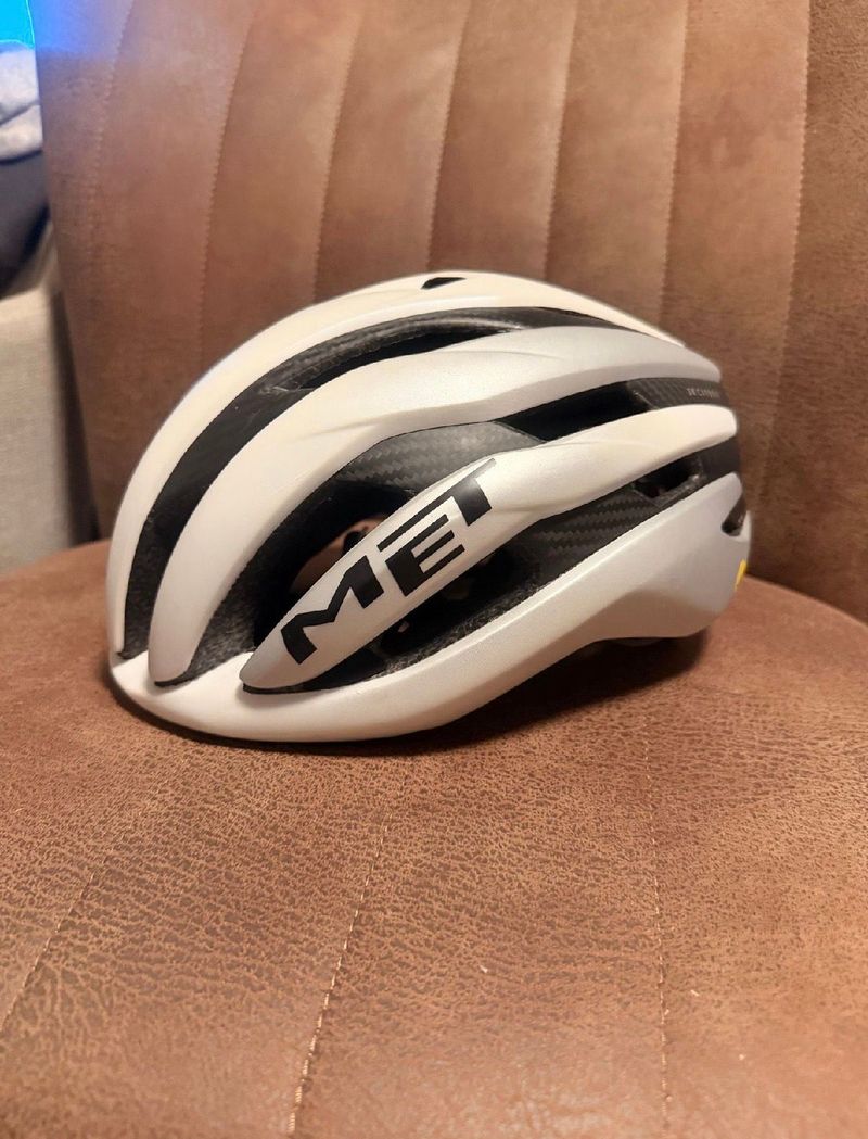 Tweedehands MET Trenta 3K Carbon MIPS 2025 Cycling Accessories