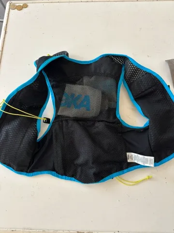 Used Hoka Trail Running Gilet 10l bike — image 2 of 6