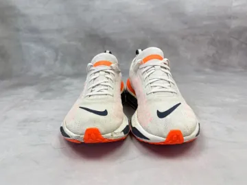 Last ZoomX Invincible Run Flyknit 3 bike usato — immagine 3 di 12