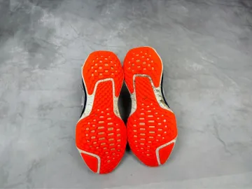 Last ZoomX Invincible Run Flyknit 3 bike usato — immagine 7 di 12
