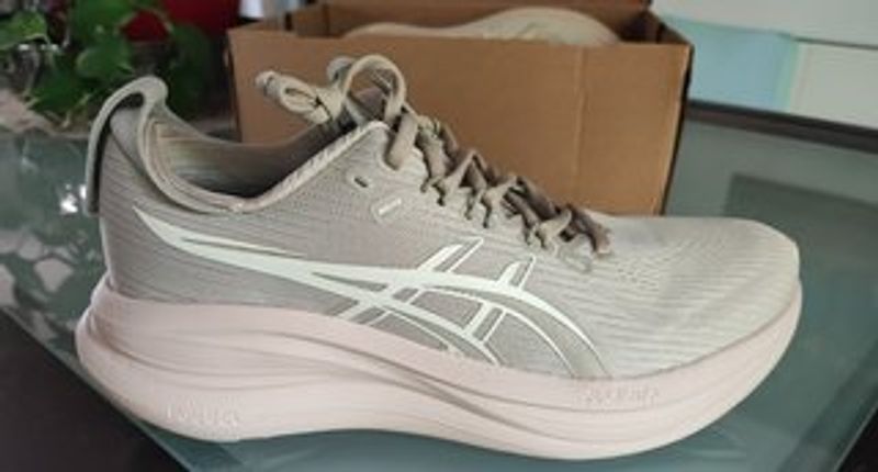 Gebrauchtes Asics Nimbus 28 2026 Running Shoes