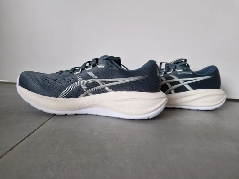 Used Asics Gel-Cumulus 28 bike — image 2 of 4