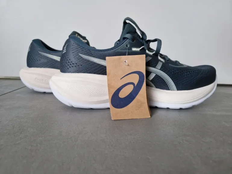 Used Asics Gel-Cumulus 28 bike — image 1 of 4