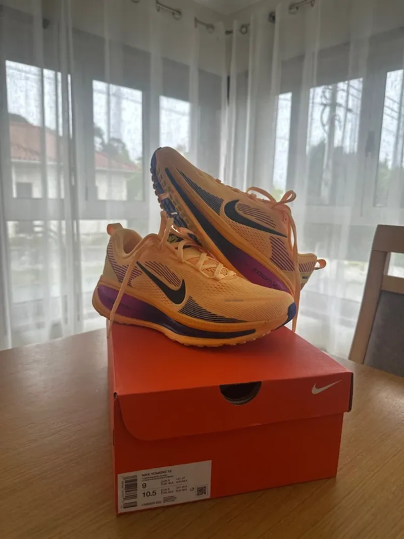 Brugt Orange Vomero 18 Running Shoes