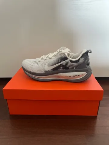 Tweedehands Nike Vomero 18 bike — afbeelding 1 van 4
