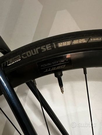 Used Giant PR2 disc Tubeless ready 2024 bike — image 4 of 5
