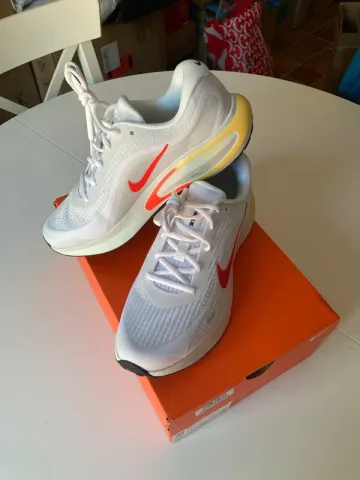 Tweedehands Nike Journey Run bike — afbeelding 1 van 10