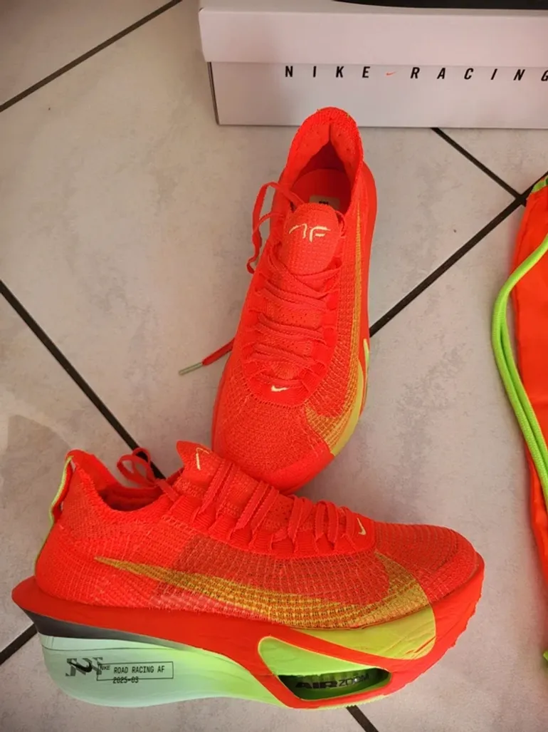 Used Nike Air Zoom Alphafly Next% 3 bike — image 7 of 10