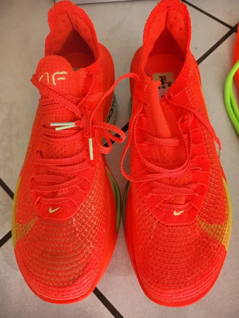 Used Nike Air Zoom Alphafly Next% 3 bike — image 10 of 10
