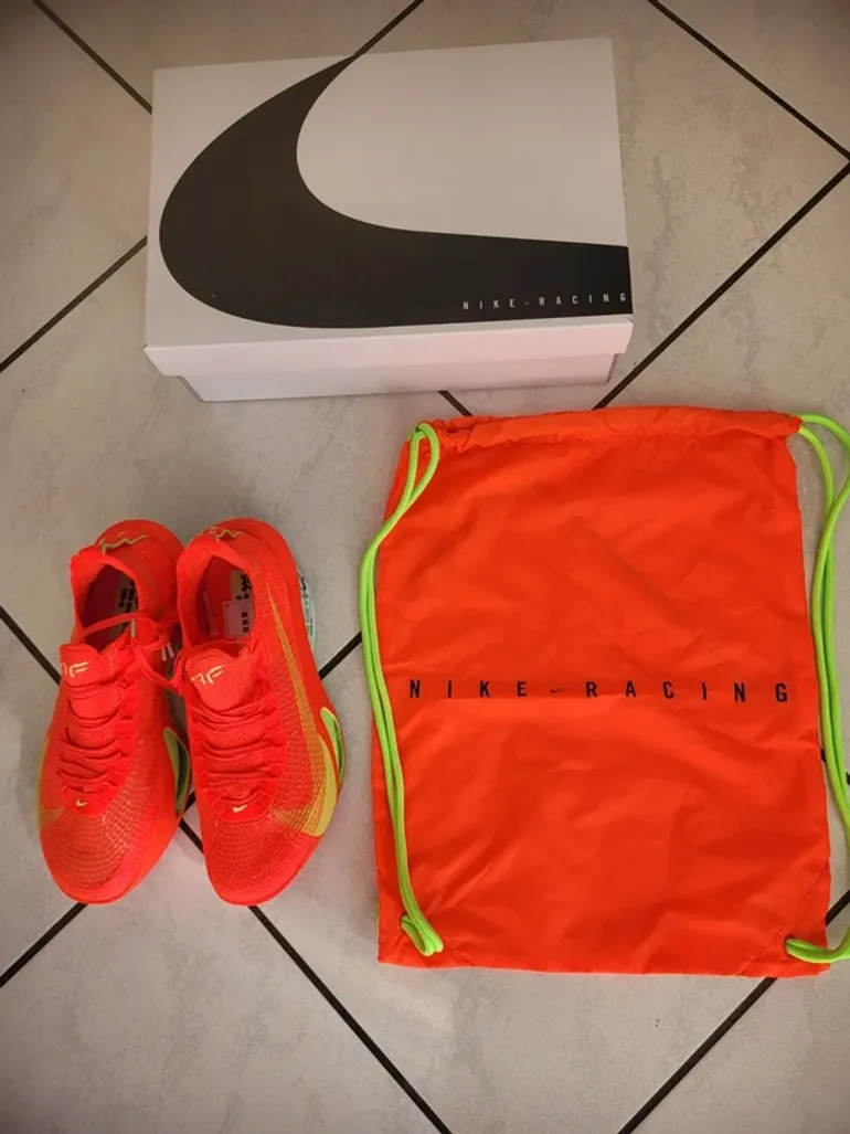 Used Nike Air Zoom Alphafly Next% 3 bike — image 3 of 10