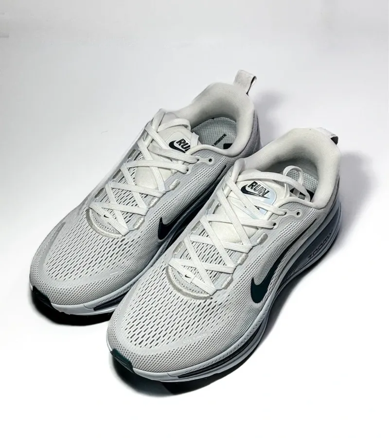 Nike ZoomX 18 Running Shoes usato