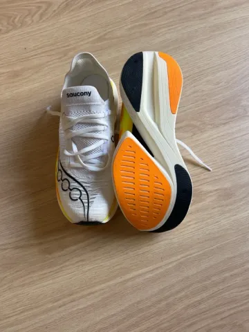 Tweedehands Saucony Endorphin Elite bike — afbeelding 2 van 3