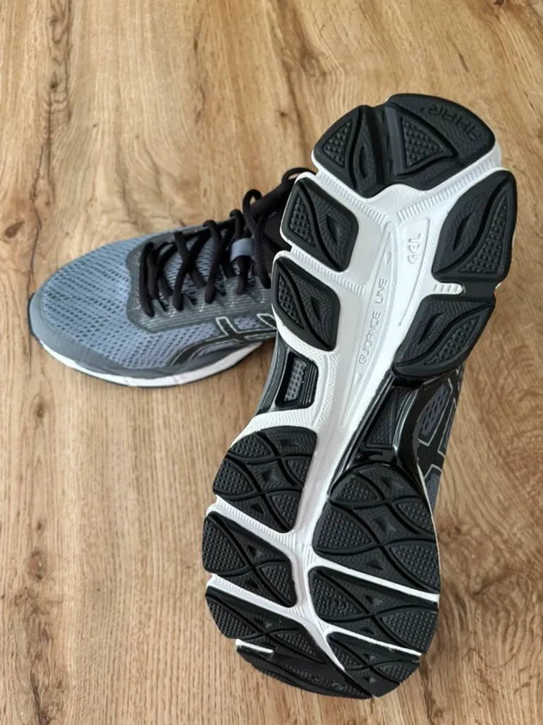 Asics Gel Glorify 4 bike d'occasion — image 6 sur 8