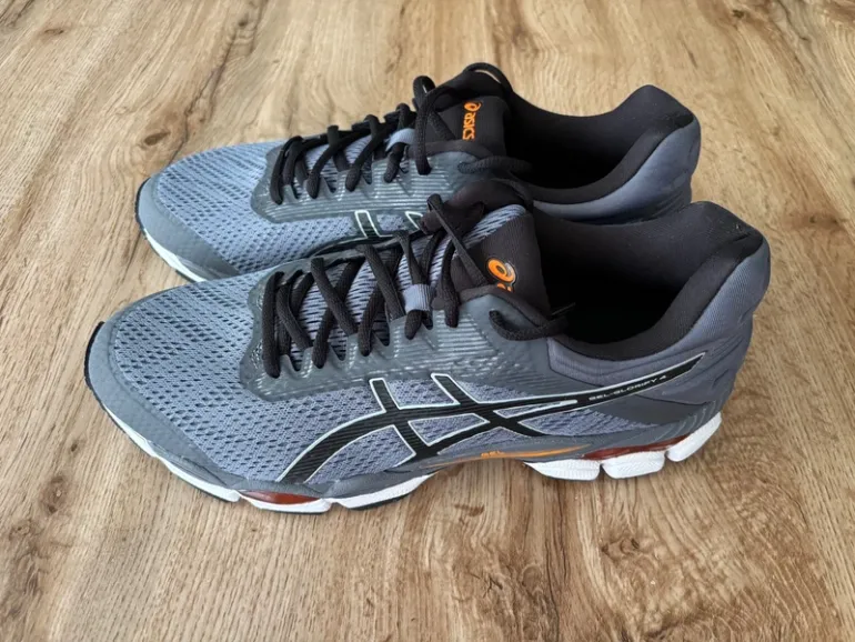 Asics Gel Glorify 4 bike d'occasion — image 2 sur 8