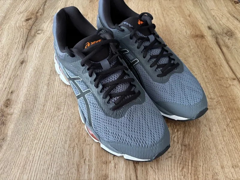Used Asics Gel Glorify 4 Running Shoes