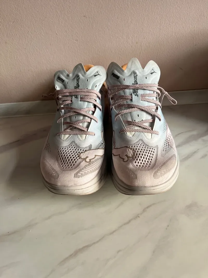 Used Deviate 4 Running Shoes