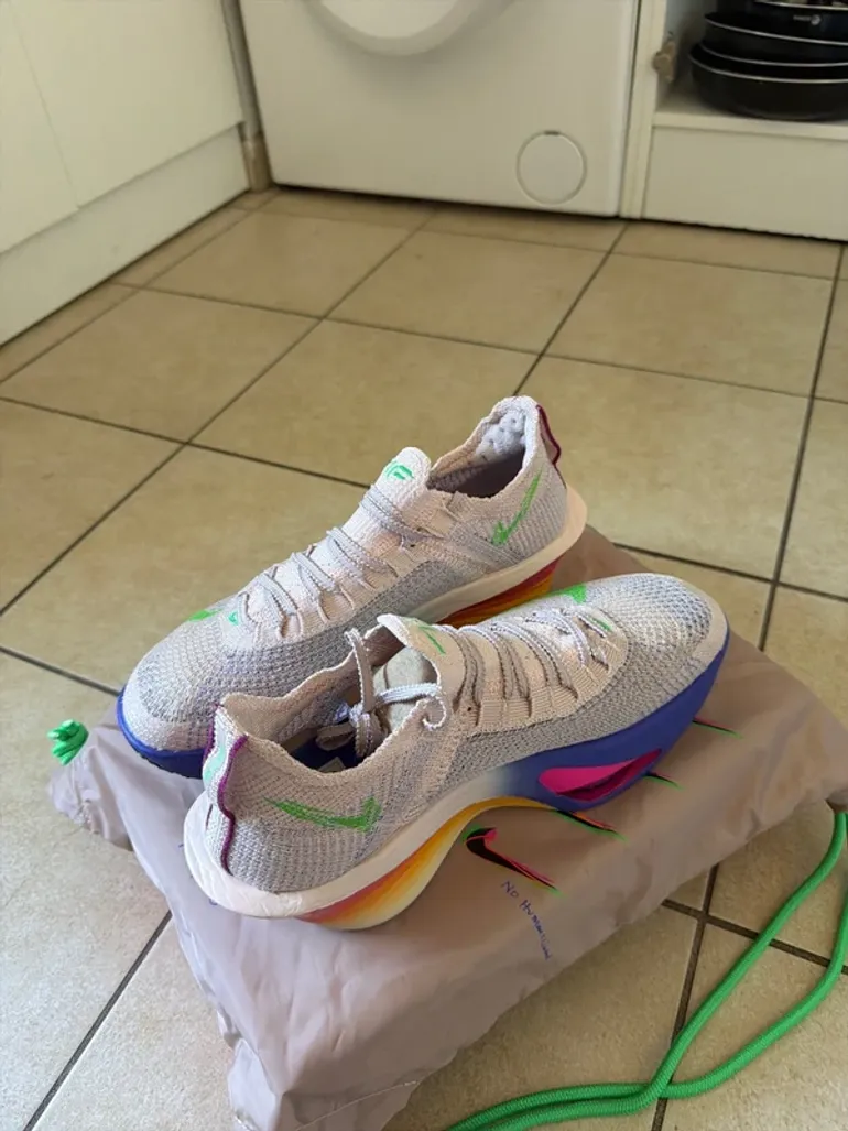 Used Nike Air Zoom Alphafly Next 3 bike — image 3 of 8