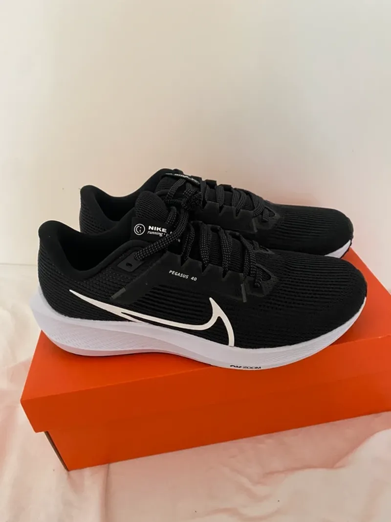 Used Pegasus 40 Running Shoes