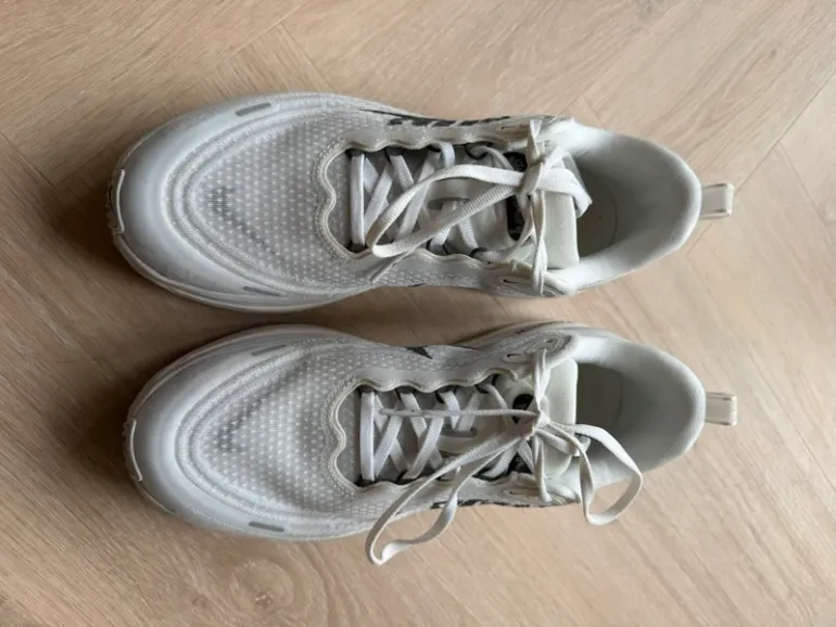 Used White Vomero Plus Run bike — image 3 of 9
