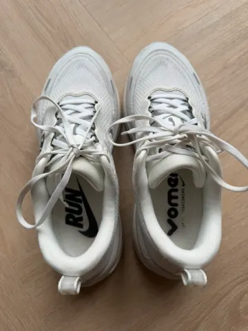 Used White Vomero Plus Run bike — image 6 of 9