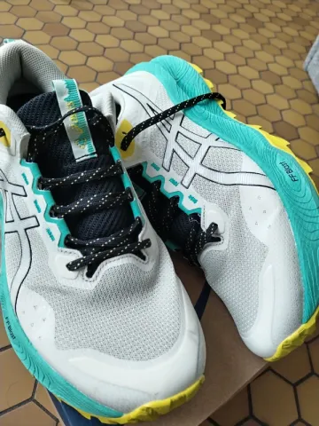 Used Asics Trabuco Terra 3 bike — image 3 of 9