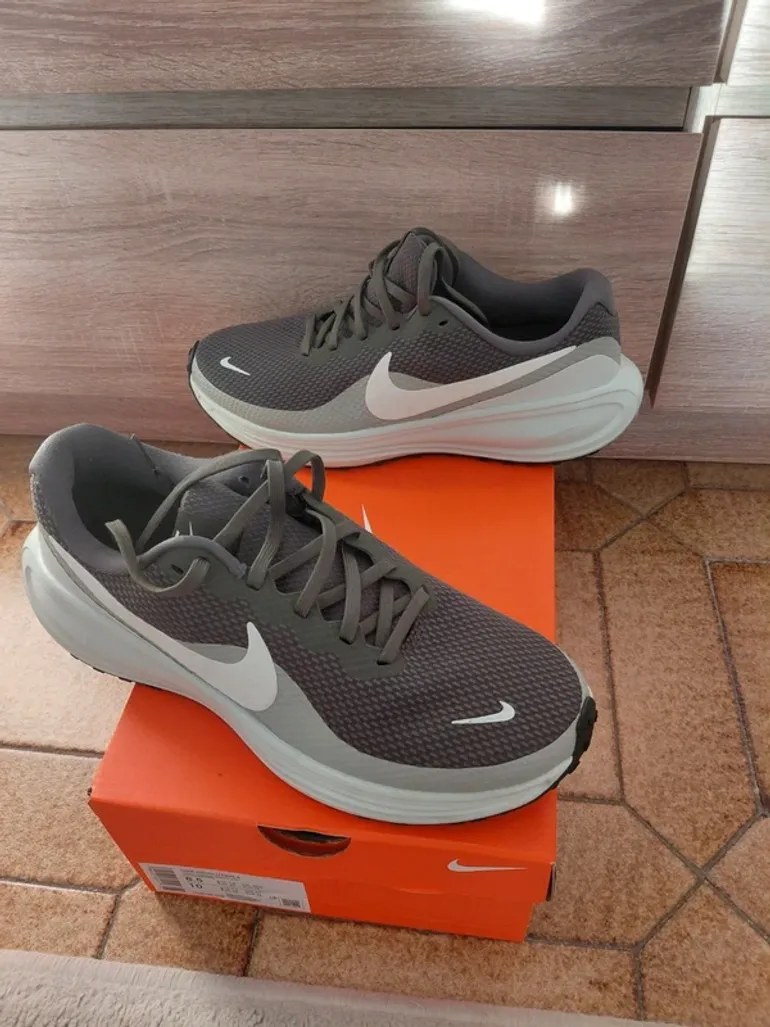 Used Nike Revolution 8 bike — image 4 of 7