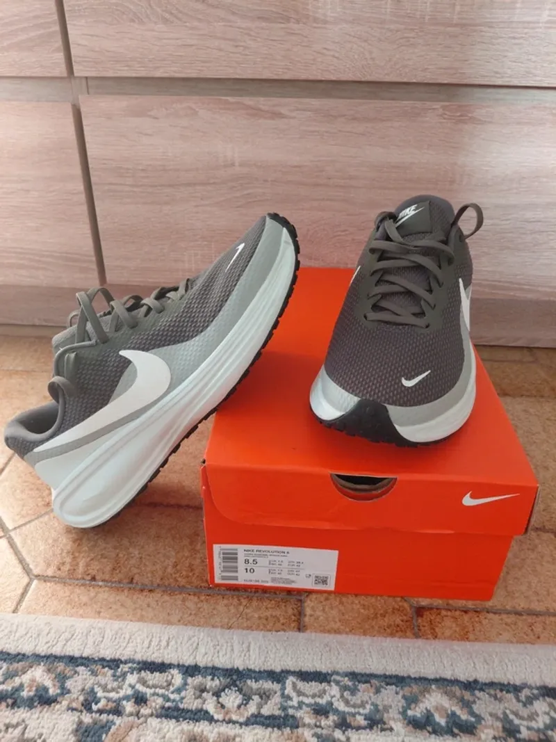 Gebrauchtes Nike Revolution 8 Running Shoes