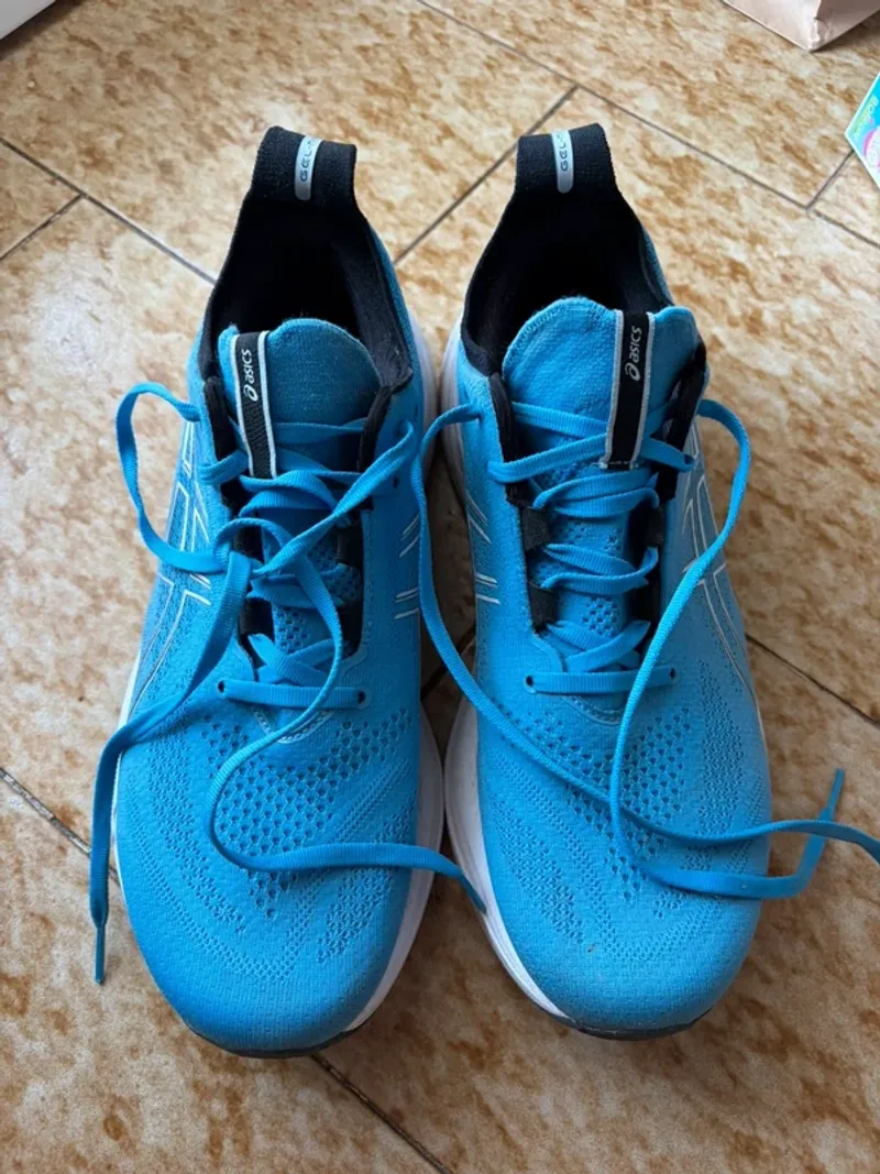 Używany Tecnica GEL-NIMBUS 26 Running Shoes