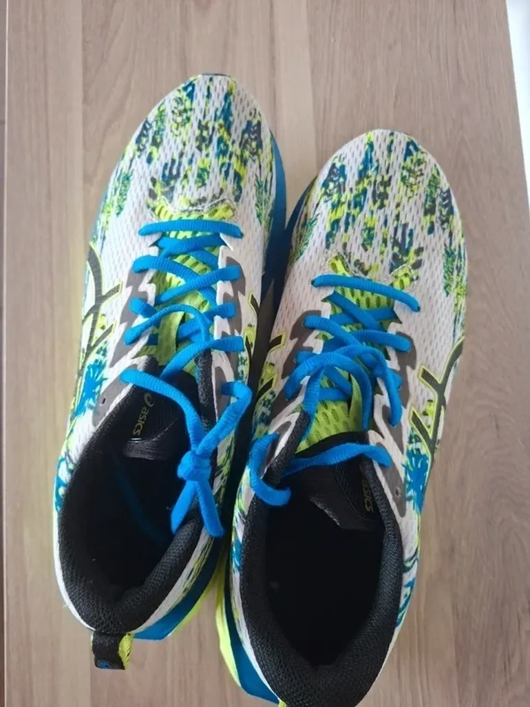 Used Asics NovaBlast 2 bike — image 4 of 7
