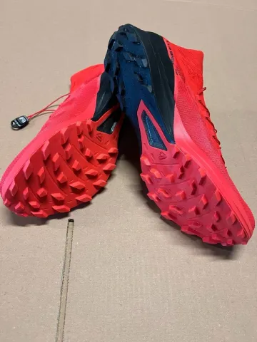 Used Salomon Running Shoes bike — image 2 of 6