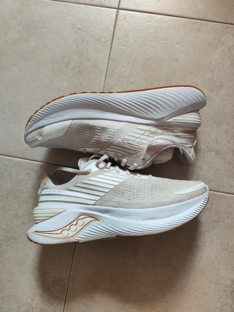 Używany Saucony Endorphin Shift 3 bike — zdjęcie 2 z 4