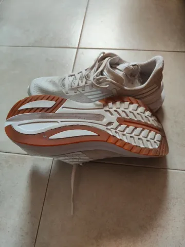 Używany Saucony Endorphin Shift 3 bike — zdjęcie 4 z 4