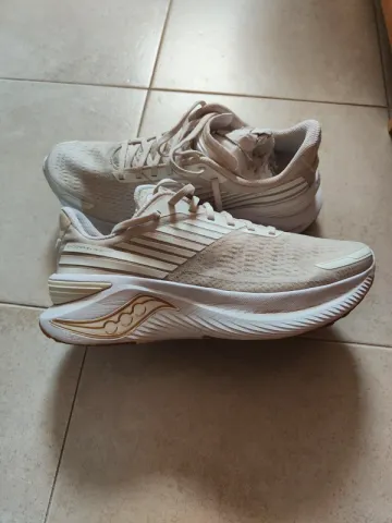 Używany Saucony Endorphin Shift 3 bike — zdjęcie 1 z 4