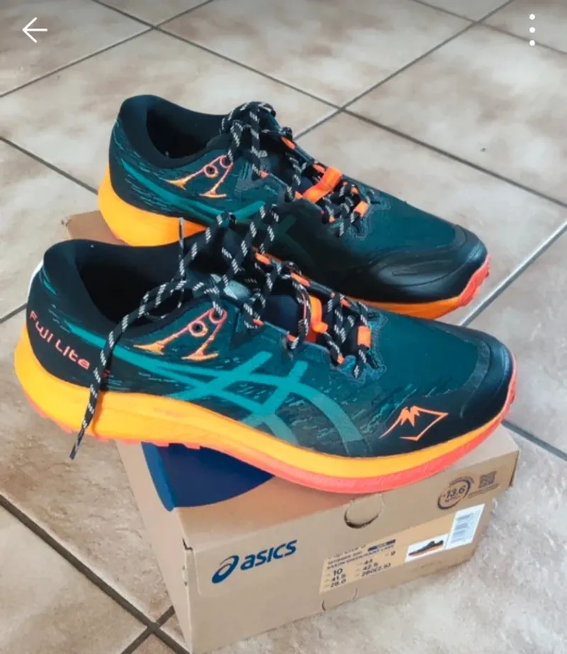 Used Asics Fuji Lite 5 Running Shoes