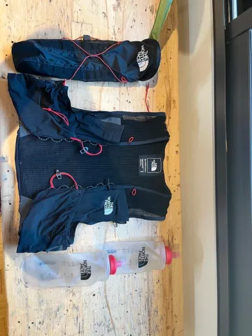 Tweedehands The North Face Summit Run 10L bike — afbeelding 1 van 7