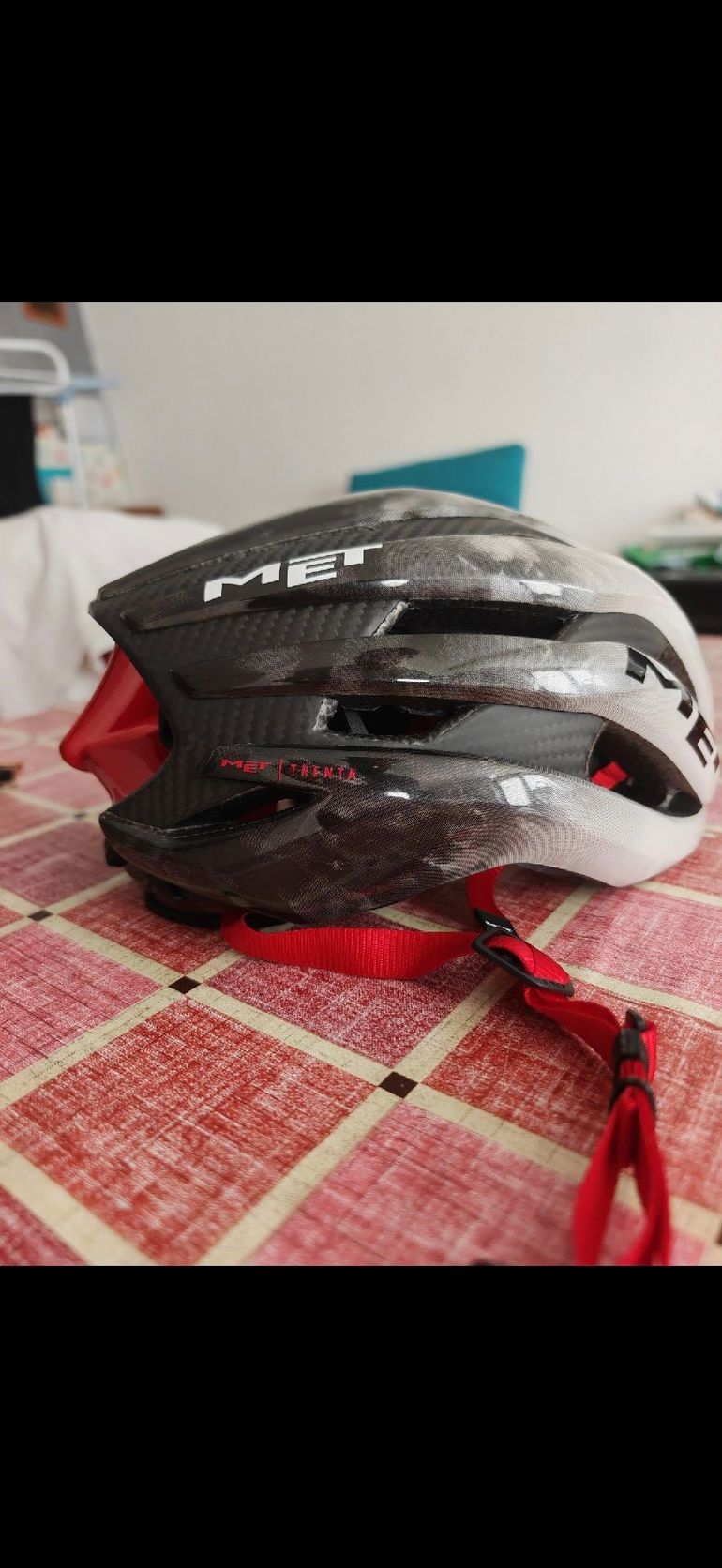 Używany MET Helmet 2025 bike — zdjęcie 2 z 6