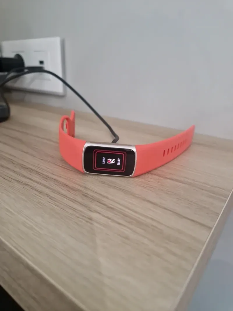 Używany Orange Fitbit Electronics