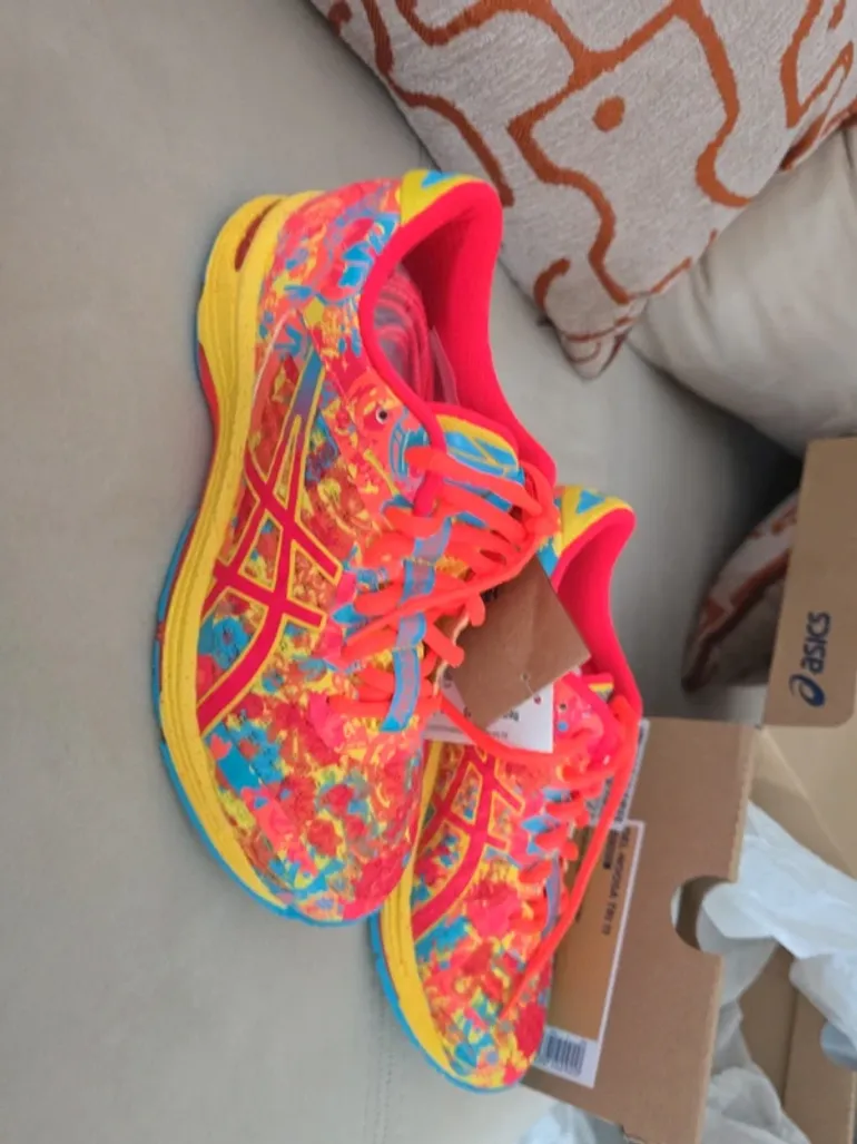 Used Asics Running Shoes bike — image 4 of 5