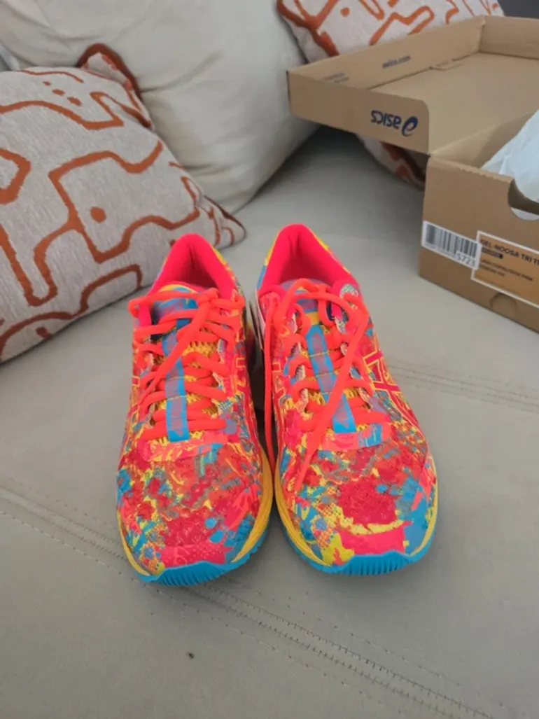 Used Asics Running Shoes bike — image 3 of 5