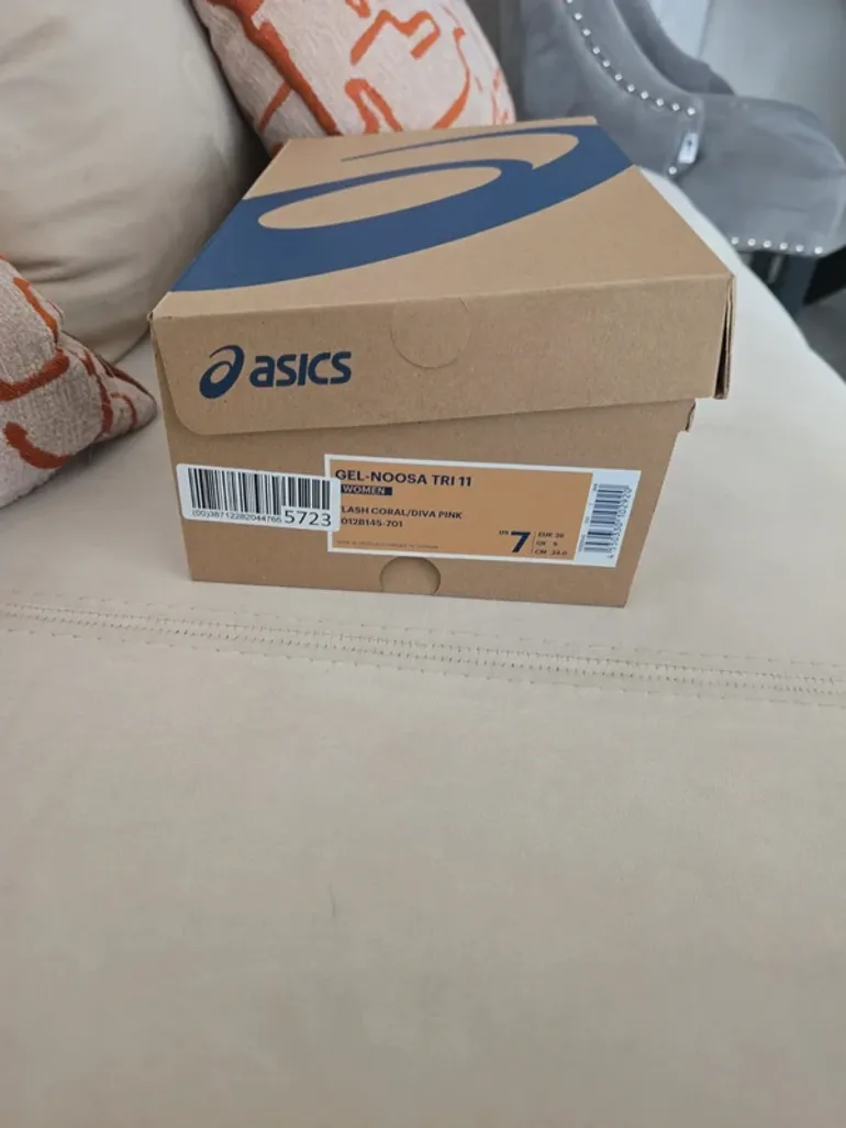 Used Asics Running Shoes bike — image 2 of 5