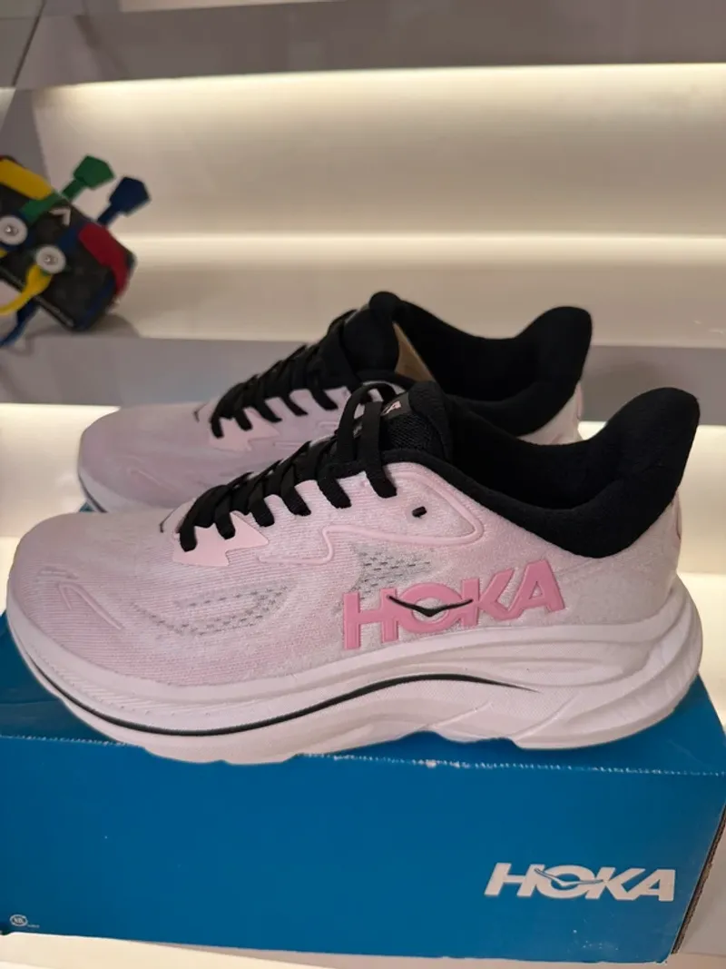 Used Hoka Clifton 9 Running Shoes