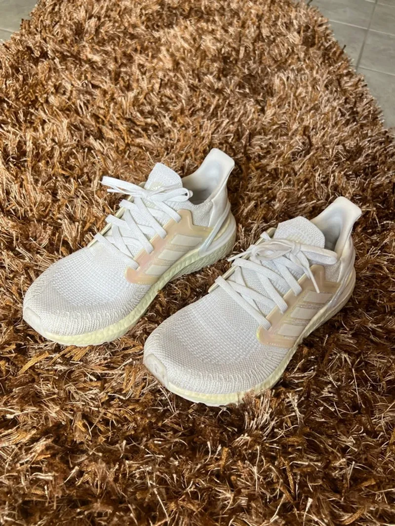 Adidas Ultra Boost 20 Running Shoes usato
