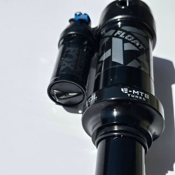 Used Fox Float Performance Elite Trunnion 2026 bike — image 2 of 3