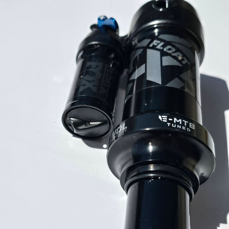 Used Fox Float Performance Elite Trunnion 2026 bike — image 2 of 3