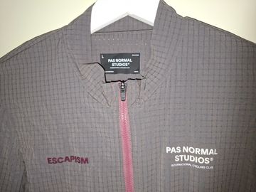 Pas Normal Studios Escapism Light Jersey 2x 2025 bike usato — immagine 6 di 11