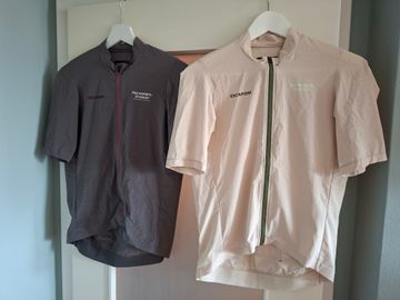 Pas Normal Studios Escapism Light Jersey 2x 2025 bike usato — immagine 1 di 11