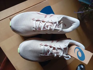 Asics Novablast 6 bike d'occasion — image 1 sur 6