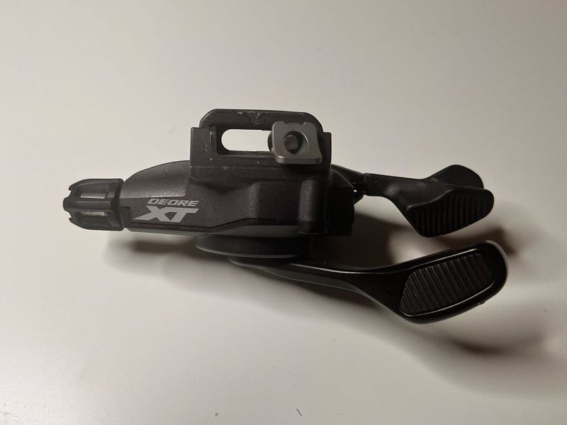 Brugt Shimano Deore XT SL-M8100 12-speed Right Shifter Drivetrain & Pedals